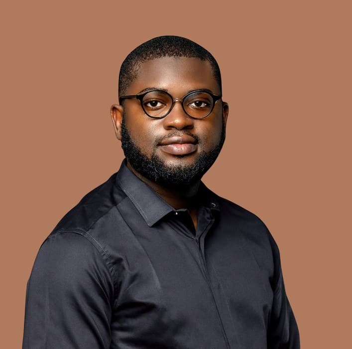 Gildas Attachi, Adm. A — Spécialiste en communications